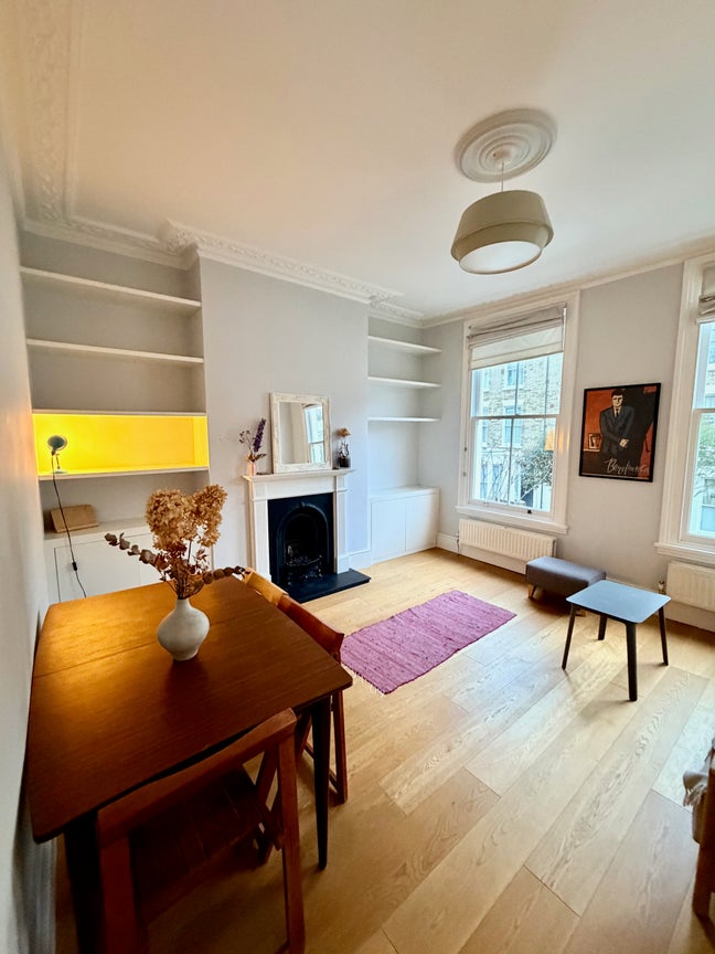 Large 2 bed split level Victorian conversion flat Main Photo