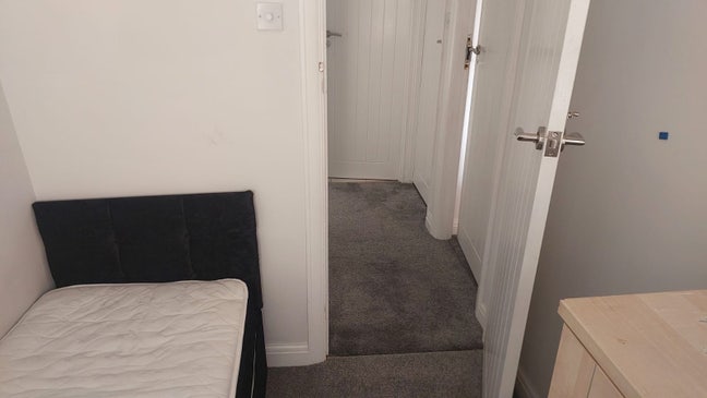 Box room for single person Main Photo