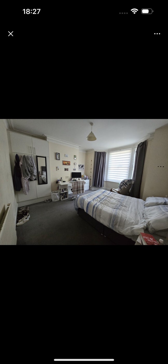 Spacious room close to city centre Main Photo