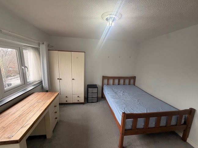 Charming Double room in a Three-storey house Main Photo