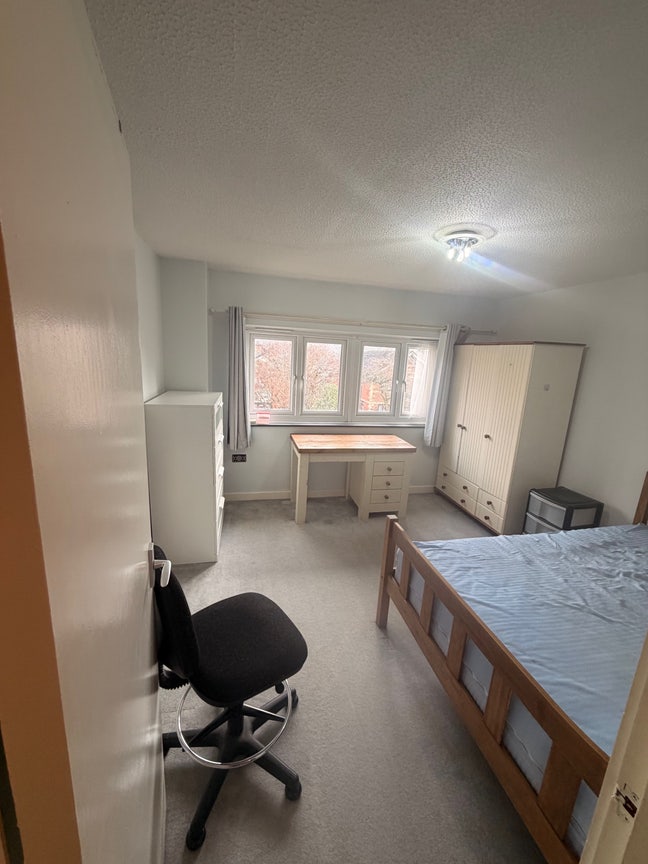 Charming Double room in a Three-storey house Main Photo