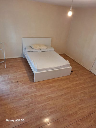 Large Double Room in Tottenham to Let Main Photo