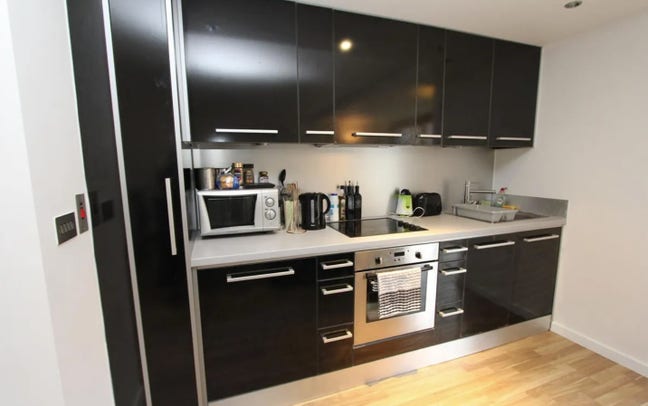 Double Bedroom in E15 for Rent  Main Photo