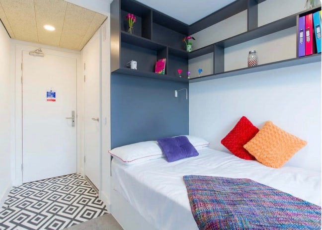 Room in Coventry(April ) Main Photo