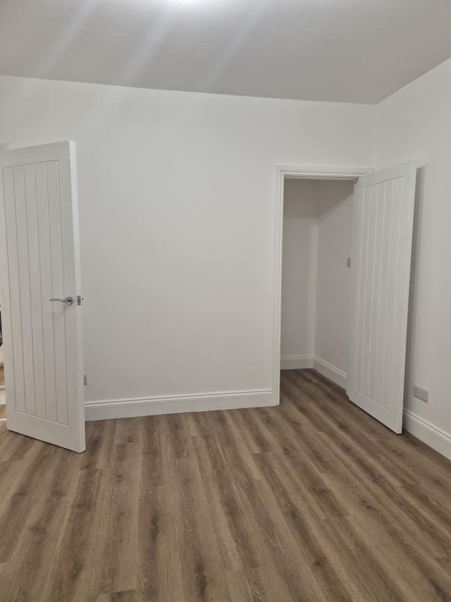 Brand new refurbished Double room close to Epsom Main Photo