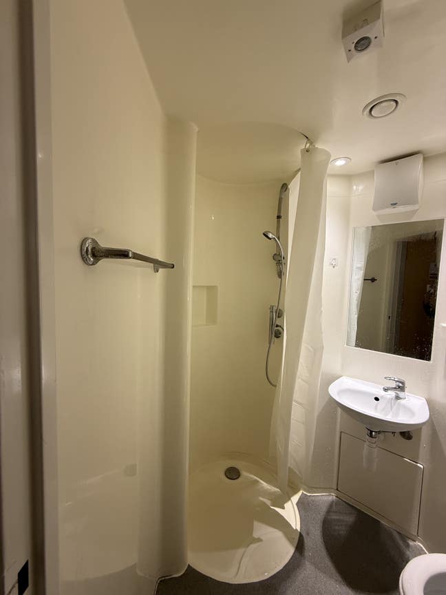 Studio flat for rent Main Photo