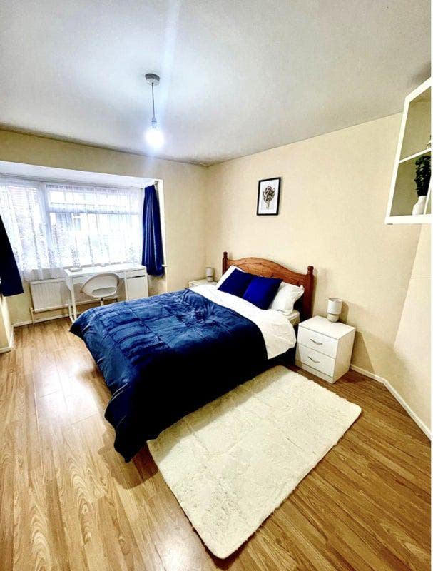 Extra Large Double Room | Bills Inc. | Crossrail Main Photo