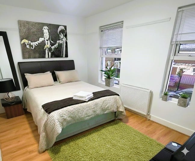 Beautiful double room 25min train to Victoria Main Photo