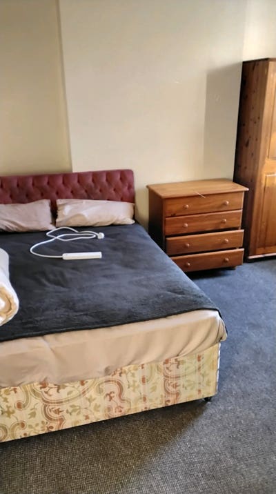 Large single room  Main Photo