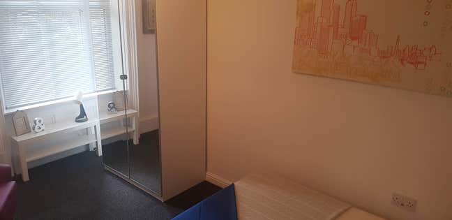 Cosy Studio w/ensuite/kitchen/Parking nr trainSt Main Photo