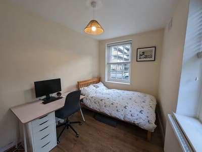 Bright double room in great Zone 1 location Main Photo