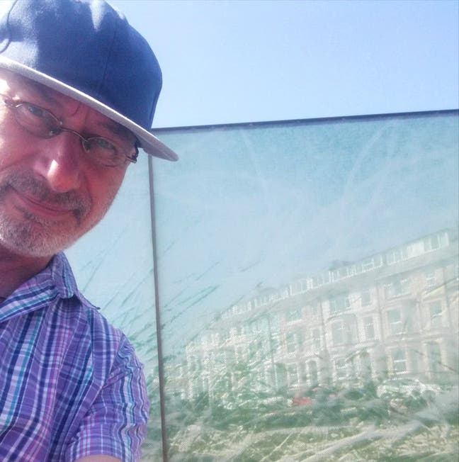 Professional Male seeks a single or double room Main Photo