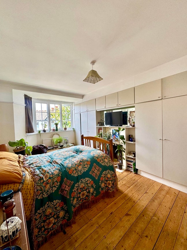 Bright and Spacious Double Room Main Photo