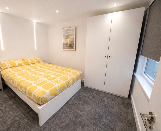 NEW Room with Private Bathroom Reading Town Centre Main Photo