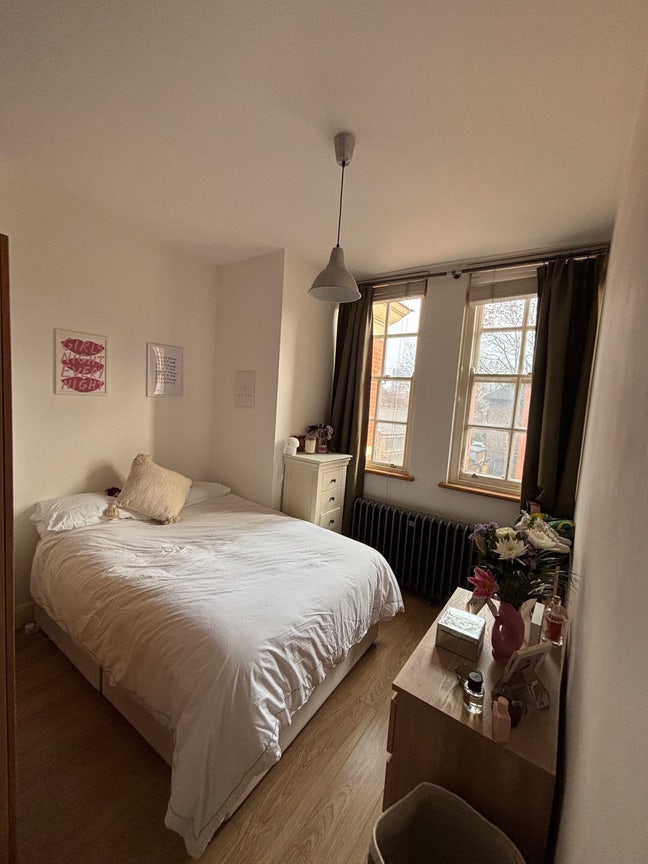 Double En-suite room in an all girls flat  Main Photo