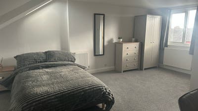 Large rooms close to York hospital Main Photo