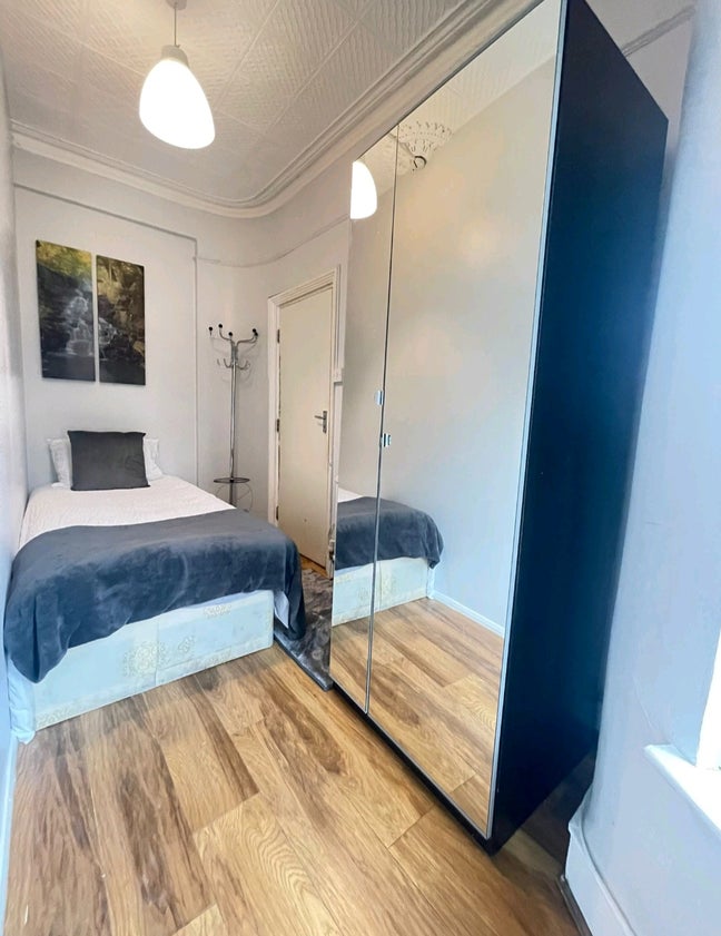 Room available for  2 and half month  Main Photo