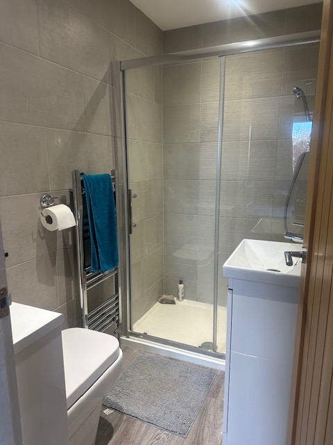 Single Ensuite Room – Quiet Professional Home Main Photo