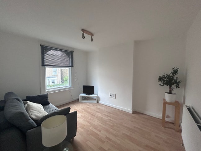 2 Double Bedrooms in Refurbished 2 Bed Apartment Main Photo