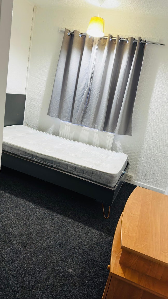 A room available in St Mary Cray Main Photo