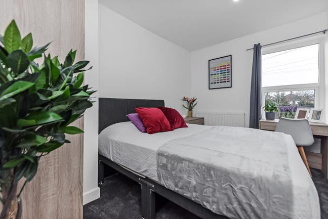 Lovely Double In Modern Hounslow Home TW3 Main Photo