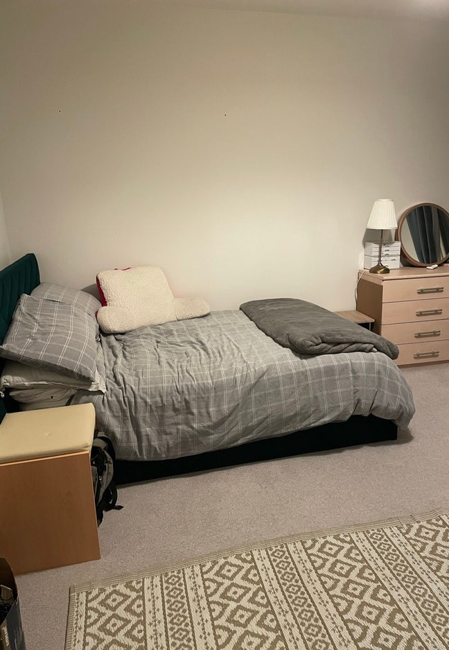 Furnished double bedroom to rent Dagenham Main Photo