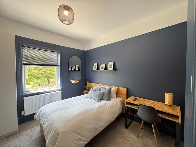 En-Suite Room | Kitchenette | Professionals Main Photo