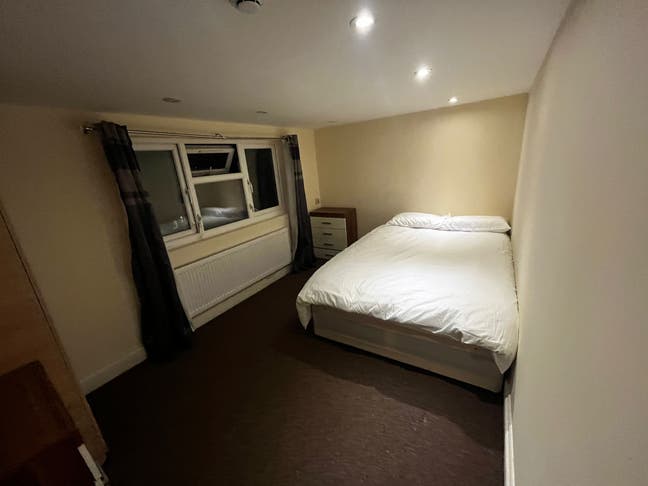 Clean & Furnished Double Room (Bills Included) Main Photo