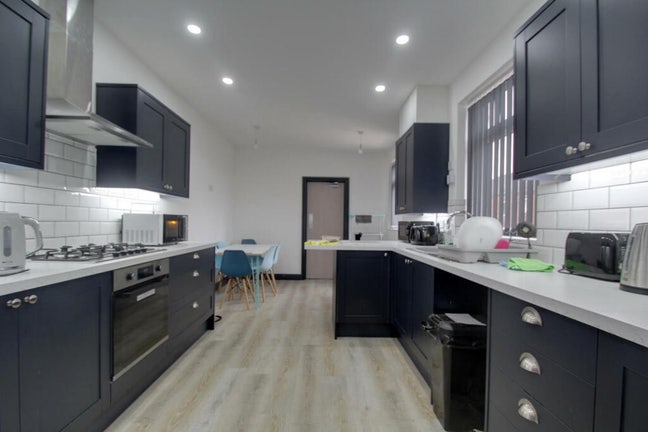 Peaceful Room in Respectful Household Main Photo