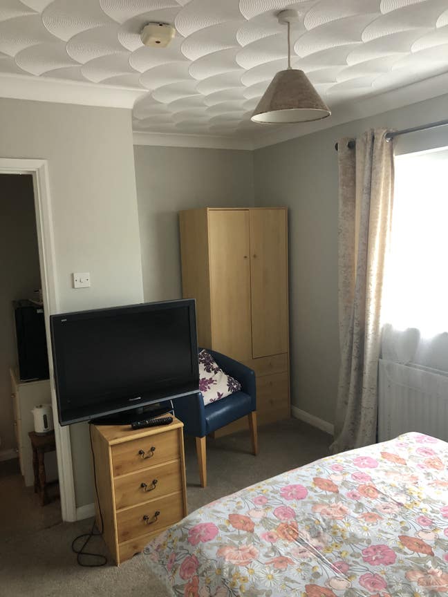 Variety of rooms from &pound;30 nightly Main Photo