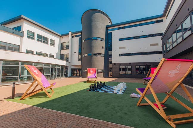 Luxurious Studios and En-Suite Rooms  - 26/27 NG9 Main Photo