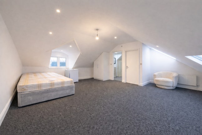 Rooms&ensuite rooms to rent at TW4, DSS Welcome! Main Photo