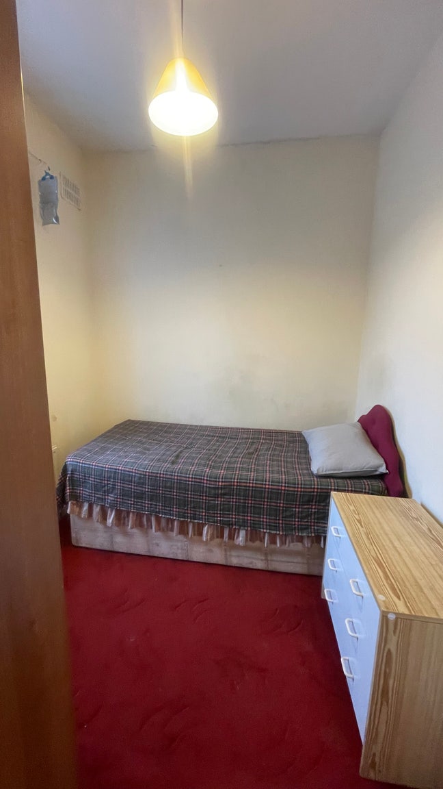 Single furnished room to let Main Photo