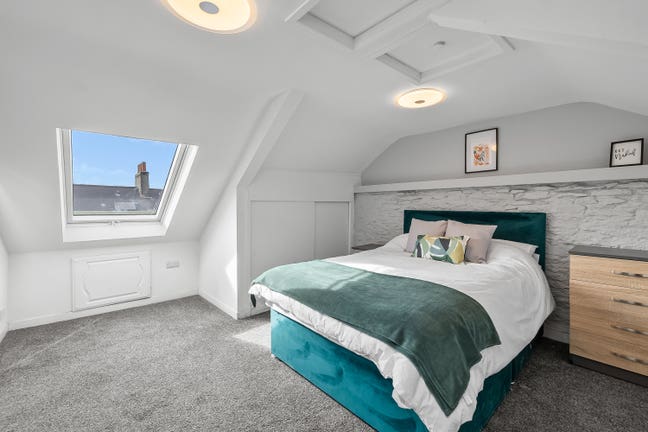 Stunning Ensuite Loft Room - Waterfront Location🌊 Main Photo