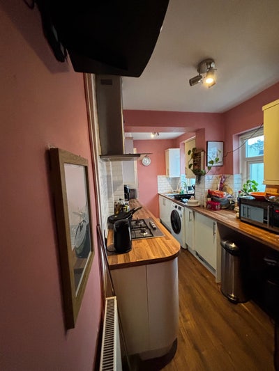 Double Room Available in a Cozy 2-Bedroom House 🏡 Main Photo