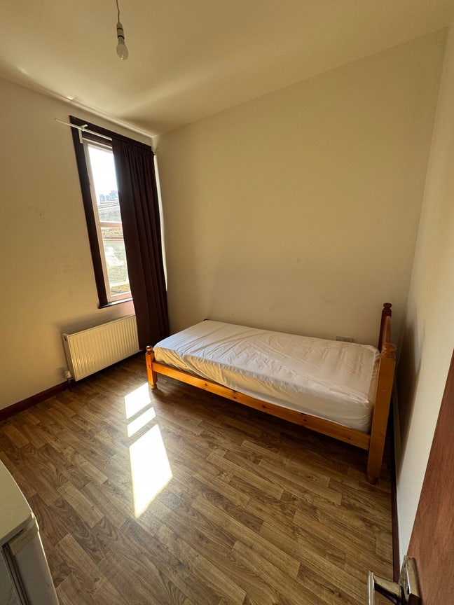 Spacious SINGLE Room in E15 – Modern Kitchen Main Photo