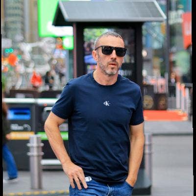 Professional Male seeks a double room Main Photo