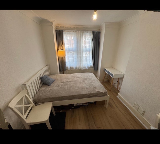 Very Large double room - Raynes park Wimbledon  Main Photo