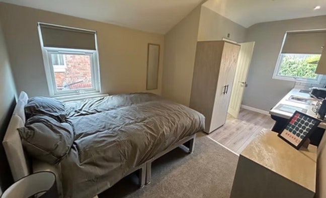 156 Almond Street - Ensuite with kitchinette Main Photo