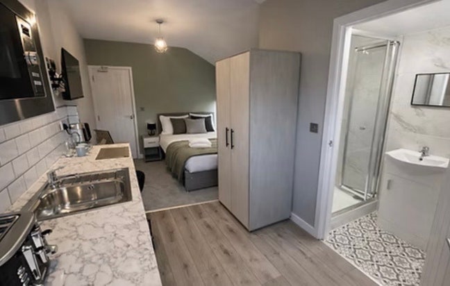 156 Almond Street - Ensuite with kitchinette Main Photo