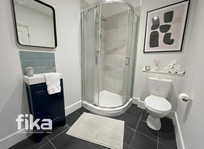 5 Lovely Ensuite Rooms • No Deposit Option (38Lg) Main Photo