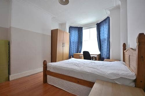 THREE ROOMS Available (Birrell Road) Main Photo