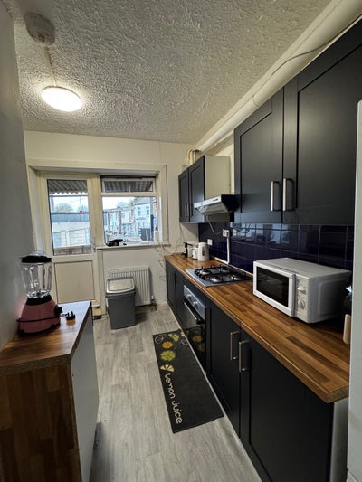 2 Double Bedrooms - PLAISTOW Main Photo