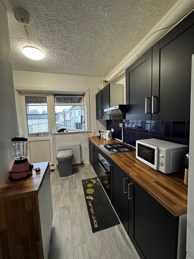 2 Double Bedrooms - PLAISTOW Main Photo