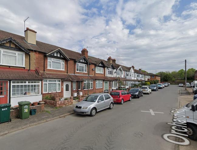 DSS-Studio Flat Available in Feltham Ashford TW16 Main Photo