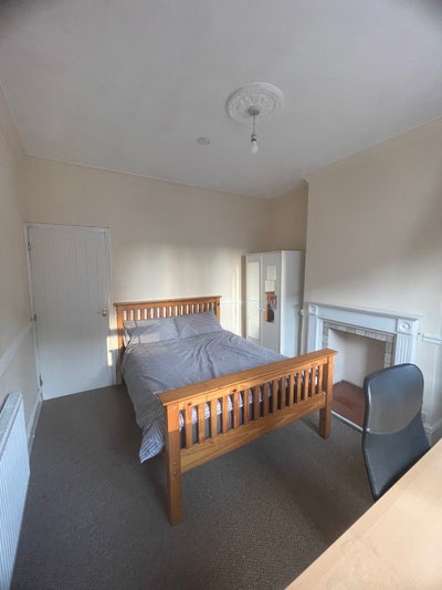 Large Double Bedroom Available Main Photo