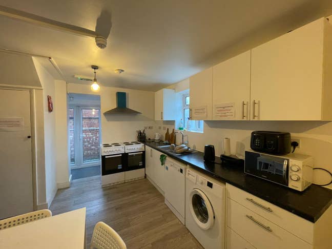 EN-SUIT Room to Rent in Palmers Green Main Photo