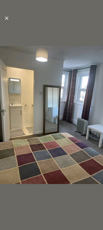 Double Room Available in Bournemouth West Cliff Main Photo