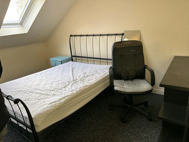 One Bedroom Available in 4-Bedroom Flat  Main Photo