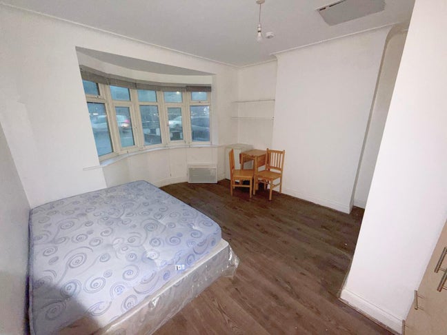 DSS - Studio Flat Available in Stonebridge NW10 Main Photo